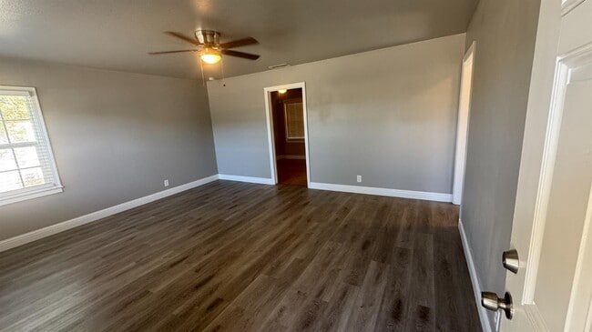 1235 W Griffith Way in Fresno, CA - Building Photo - Building Photo