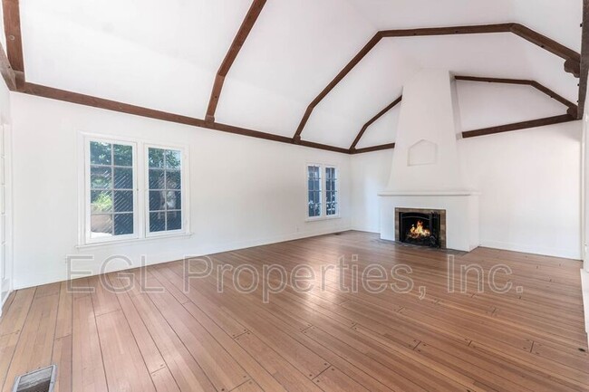 1612 N Genesee Ave in Los Angeles, CA - Building Photo - Building Photo
