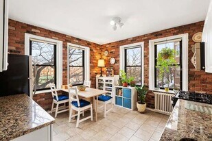 1400 Commonwealth Ave, Unit 6 in Boston, MA - Building Photo