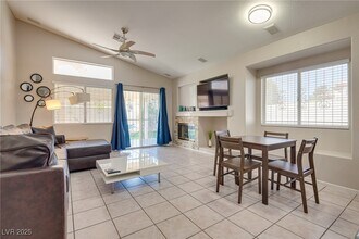 987 Sandy Shale St in Las Vegas, NV - Building Photo - Building Photo
