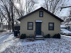 713 Plainview Ln in Albert Lea, MN - Building Photo