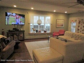 72 Waterman Ave in Rumson, NJ - Building Photo - Building Photo