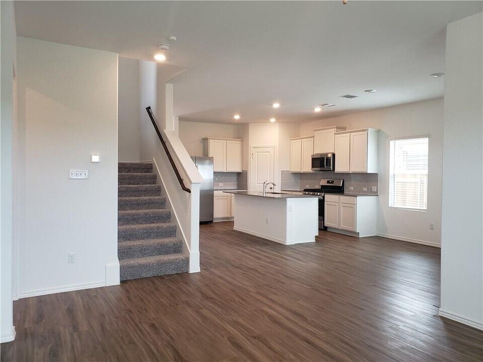 125 Wolseley Dr in Hutto, TX - Building Photo