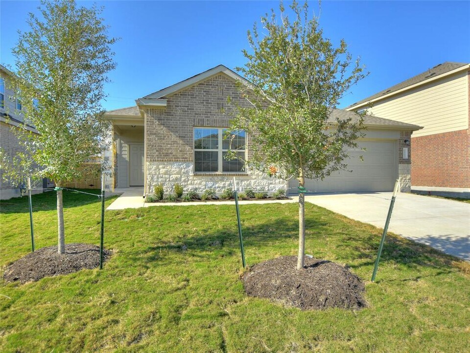 21712 Gallus Dr in Pflugerville, TX - Building Photo