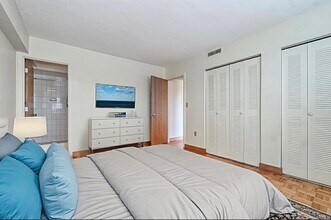 1850 Beacon St, Unit 404 in Brookline, MA - Building Photo - Building Photo