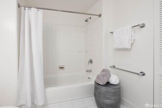 250 King St in San Francisco, CA - Foto de edificio - Building Photo