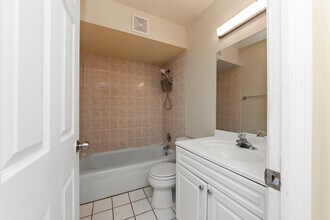1443 N Dearborn St, Unit 2BD in Chicago, IL - Building Photo - Building Photo