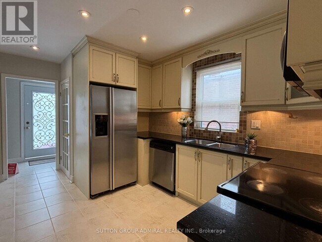 138 Poyntz Ave in Toronto, ON - Building Photo - Building Photo