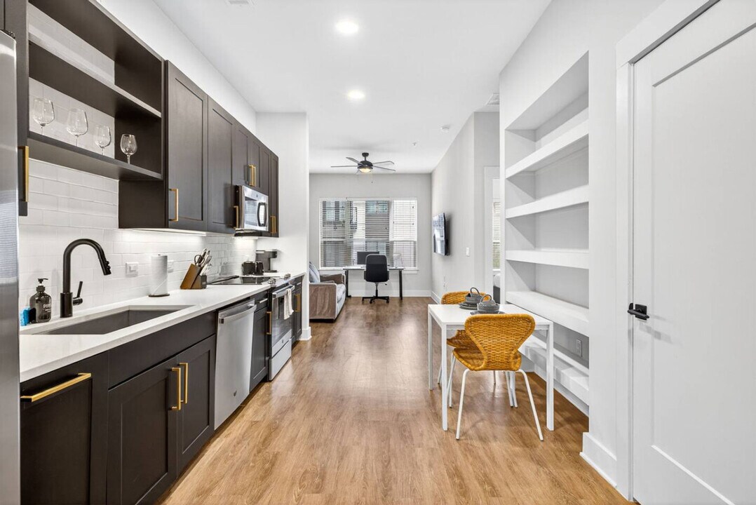 1001 N Himes Ave in Tampa, FL - Building Photo