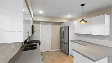 7211 Shalimar St in Miramar, FL - Building Photo - Building Photo