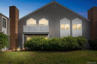 3331 S Monaco St Pkwy in Denver, CO - Building Photo