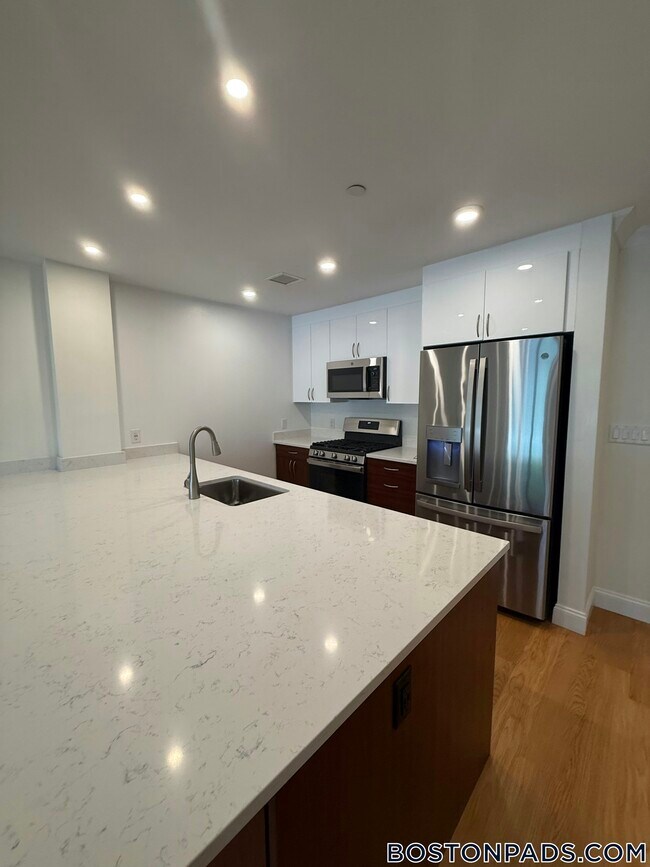 120 Gerry Rd in Brookline, MA - Building Photo - Building Photo