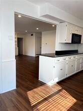 3831 Crestpark Dr in Farmers Branch, TX - Foto de edificio - Building Photo