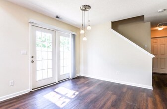 3051 Bracey Pl in Raleigh, NC - Foto de edificio - Building Photo