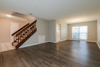 549 Oak Creek Dr in Brandon, FL - Building Photo - Building Photo