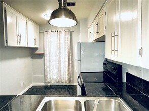 7825 Rue St Cyr St in Houston, TX - Building Photo - Building Photo