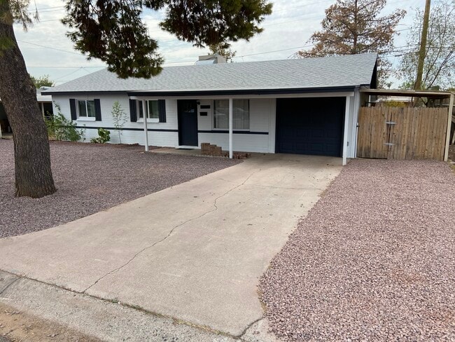 2815 W Montebello Ave