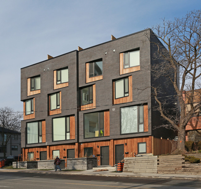 538 Eglinton Ave E in Toronto, ON - Building Photo - Building Photo