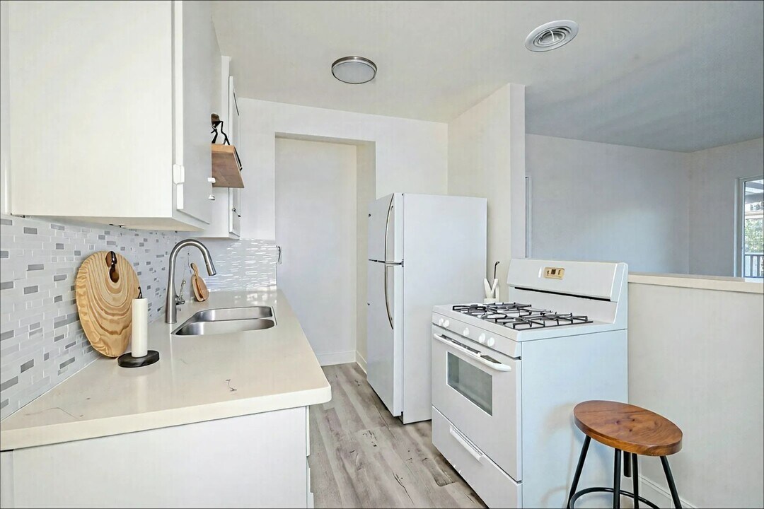 1131-1135 E. 4th St. in Long Beach, CA - Building Photo