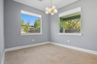 6902 Bennett Ave in Austin, TX - Building Photo - Building Photo