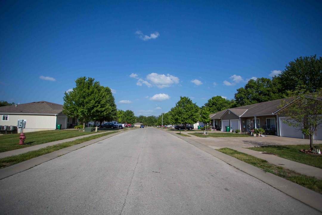 Hillcrest Garden in Pleasant Hill, MO - Building Photo