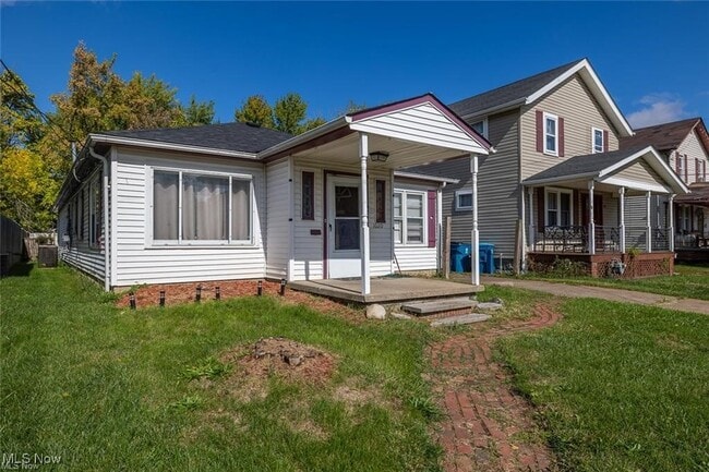 property at 1020 W 19th St