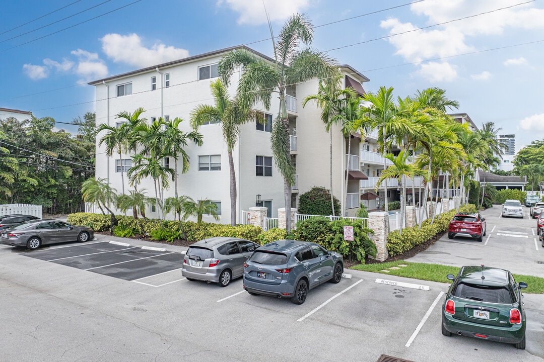 Devonshire Condominium in Fort Lauderdale, FL - Foto de edificio