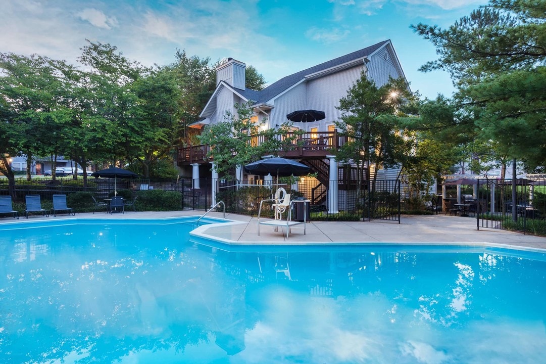 Dominion Middle Ridge in Woodbridge, VA - Building Photo