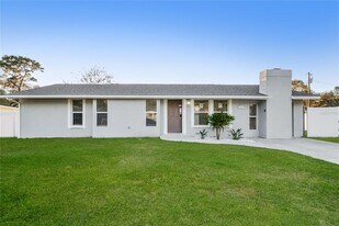 4600 Sloan Ave in Sarasota, FL - Building Photo