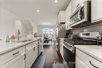 2230 Prestige Pl in Schaumburg, IL - Building Photo - Building Photo