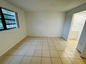 9948 Nob Hill Ln in Sunrise, FL - Building Photo - Building Photo