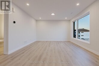 801 Glenroy Gilbert Dr in Ottawa, ON - Building Photo - Building Photo