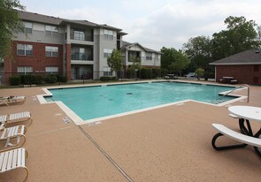 Flats at Five Mile Creek in Dallas, TX - Building Photo
