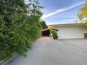 1217 W Tenaya Way in Fresno, CA - Building Photo - Building Photo