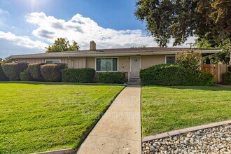 7256 S Land Park Dr in Sacramento, CA - Building Photo - Building Photo