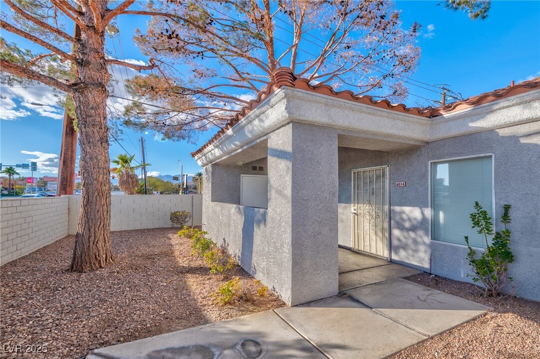 6014 Vegas Dr in Las Vegas, NV - Building Photo