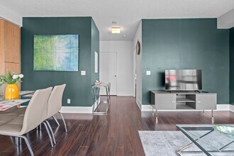 241 Wellington St W in Toronto, ON - Building Photo - Building Photo