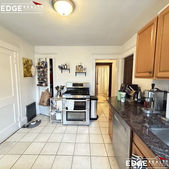 55 Etna St, Unit 1 in Boston, MA - Foto de edificio - Building Photo