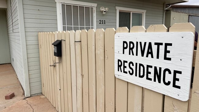 211 N Donnelly Ave, Unit The Apt in Winslow, AZ - Building Photo - Building Photo
