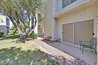 6250 W Flamingo Rd in Las Vegas, NV - Building Photo - Building Photo