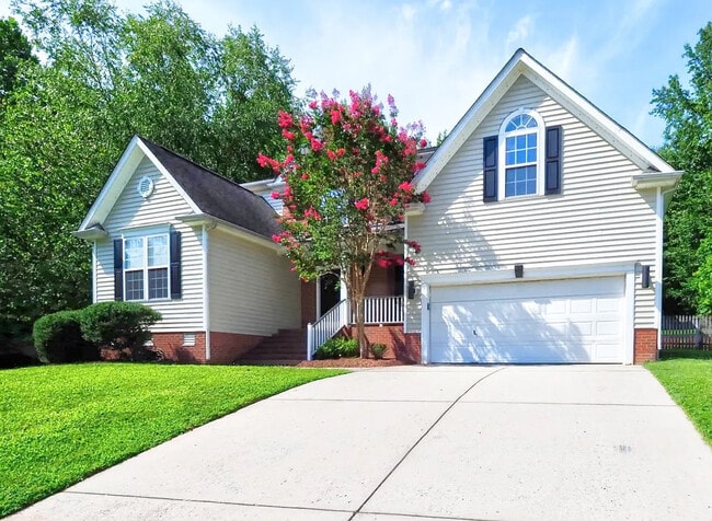 Room in House on New Parkside Dr in Chapel Hill, NC - Building Photo - Building Photo