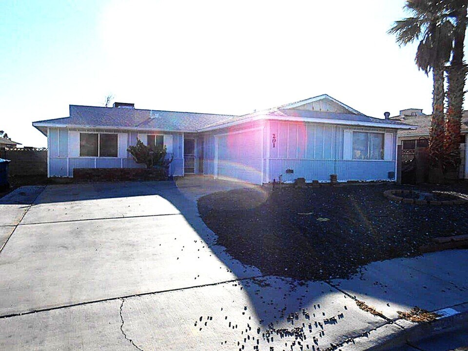 201 Huntly Rd in Las Vegas, NV - Building Photo