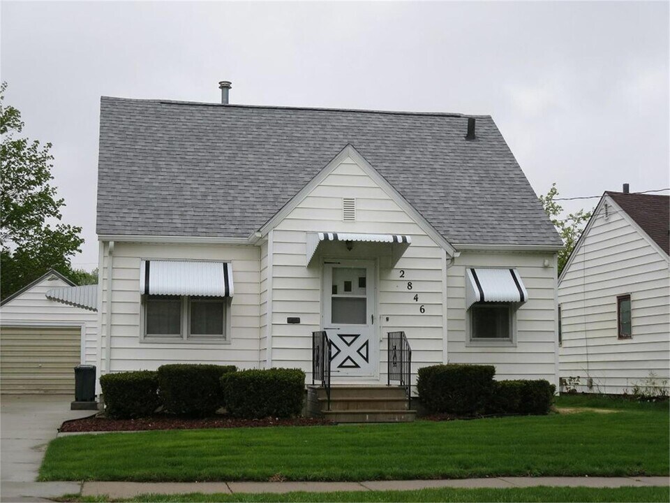 2846 E 4th St in Waterloo, IA - Foto de edificio