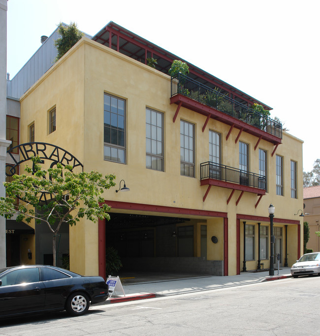 64 W Dayton St in Pasadena, CA - Foto de edificio - Building Photo