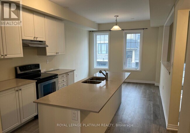 185 Bedrock Dr in Hamilton, ON - Building Photo - Building Photo