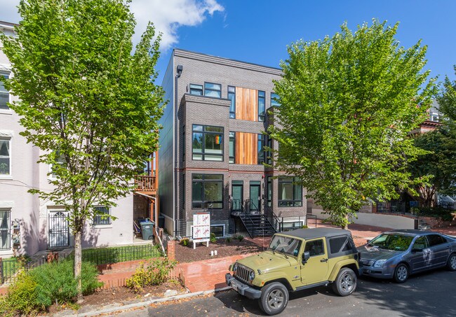 Bloomingdale Row in Washington, DC - Foto de edificio - Building Photo