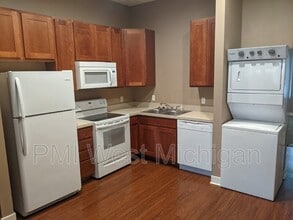 620 S Broadway St in Middleville, MI - Building Photo - Building Photo