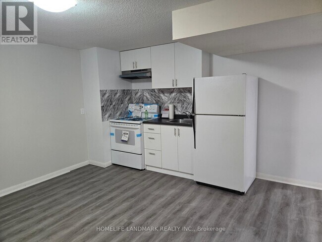 9 Vanier St in Whitby, ON - Building Photo - Building Photo