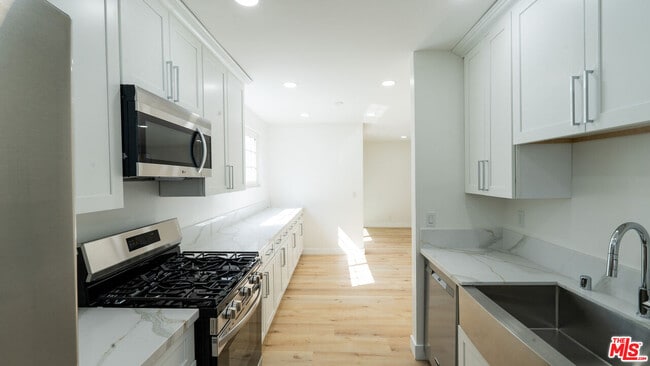 property at 835 S Sherbourne Dr