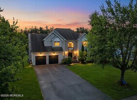 57 Jamestown Dr in Eatontown, NJ - Building Photo